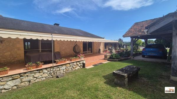 MAISON DE PRESTIGE EN PIERRE AVEC VUE ET BEAU JARDIN ET PISCINE !