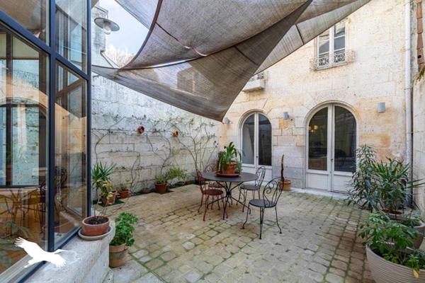 Maison à vendre 493 500 € Angoulême 6 p 209 m² DPE C