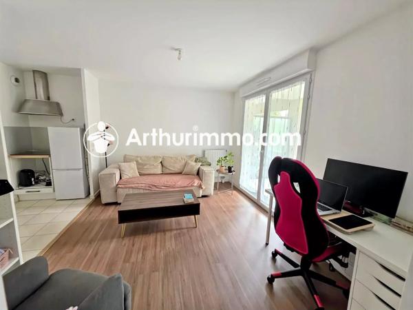 Vente                                                      Appartement
                        
                     2 pièces                      40 m2                     à Lieusaint