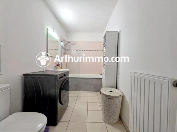 Vente                                                      Appartement
                        
                     2 pièces                      40 m2                     à Lieusaint