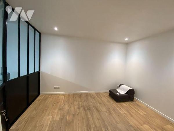 AURILLAC, quartier gare, appartement de plain-pied entièrement rénové dans un esprit loft, comp...