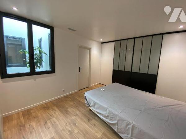 AURILLAC, quartier gare, appartement de plain-pied entièrement rénové dans un esprit loft, comp...