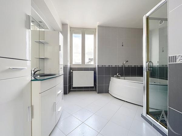 Maison 120 m2 Aubergenville 3/4 chambres, potentiel 44 m2 - Jardin - cave