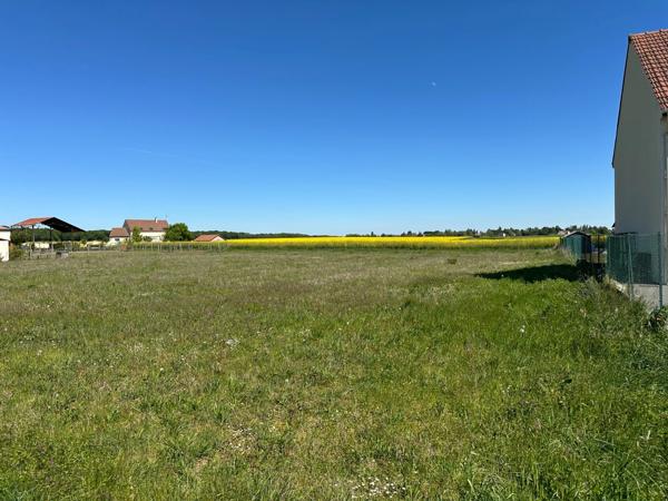 POLIGNY (77) Terrain à bâtir de 1 546 m2 - Façade de 24m