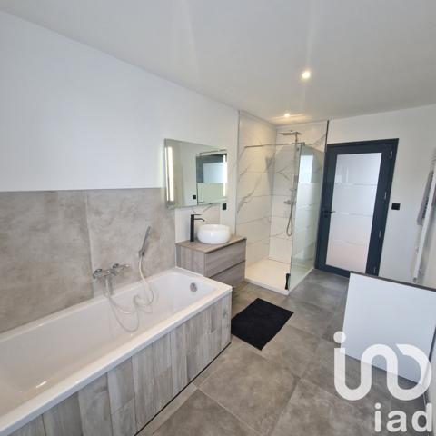 Maison 7 pièces de 190 m² à Raismes (59590)