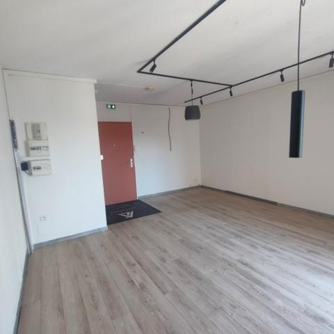 Bureaux - Local professionnel L Isle Sur La Sorgue 25 m2