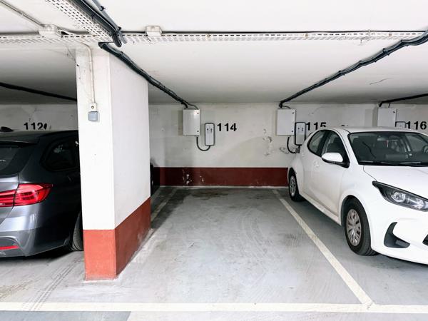 Parking
        
        - 12 m² Exclusivité 25 000 € *