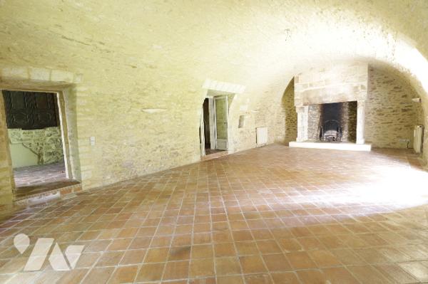 A VENDRE - SARLAT LA CANEDA - Maison de 368 m² sur parcelle de 10175 m²