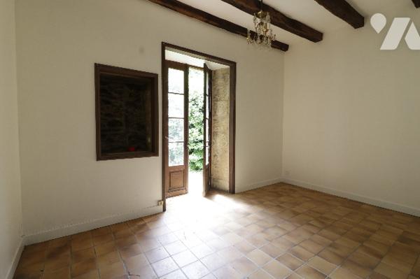A VENDRE - SARLAT LA CANEDA - Maison de 368 m² sur parcelle de 10175 m²