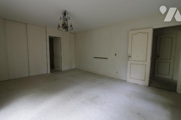 A VENDRE - SARLAT LA CANEDA - Maison de 368 m² sur parcelle de 10175 m²