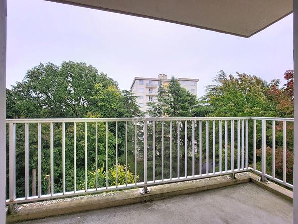Nantes Mulotière : En vente ! Appartement T2 avec bel espace de vie sur balcon, ascenseur, parking s/sol.