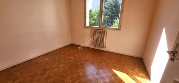 Nantes Mulotière : En vente ! Appartement T2 avec bel espace de vie sur balcon, ascenseur, parking s/sol.