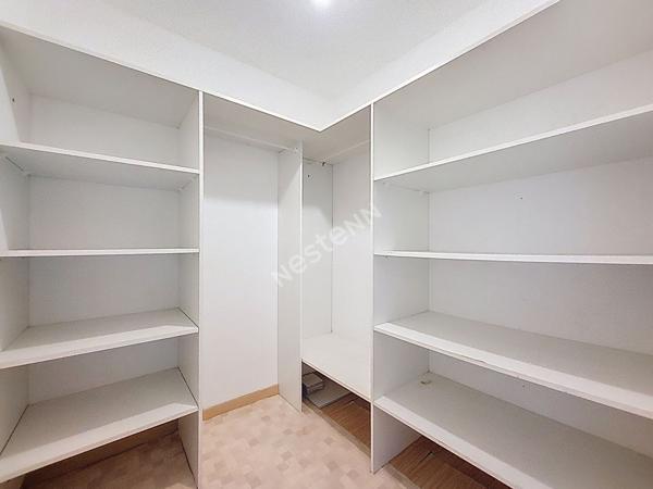 Nantes Nord - Grand Val : En Vente ! Appartement T3 rdc surlevé, proche toutes commodiftés, 2 chambres, parking s/sol et balcon.