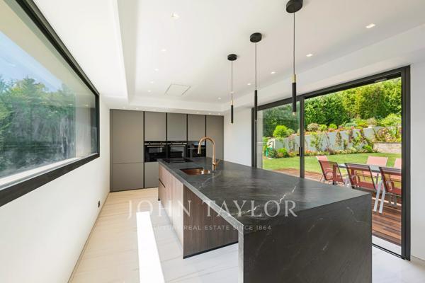 Mougins - Villa contemporaine dans domaine sécurisé proche Mougins School