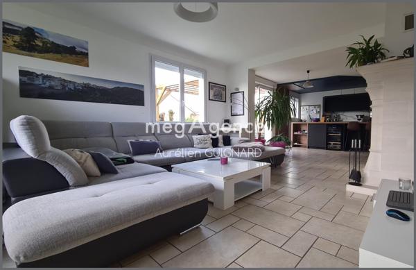 Maison à Bressuire, 79300 - 12 pièces 189m²