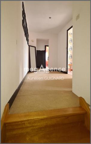 Maison à Bressuire, 79300 - 12 pièces 189m²