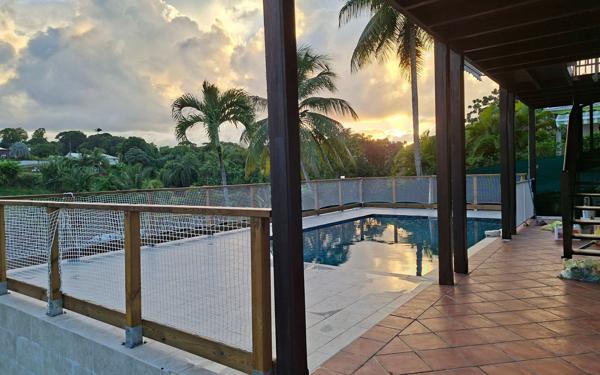 Maison à louer    5 pièces •  Petit-Bourg