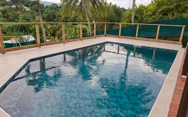 Maison à louer    5 pièces •  Petit-Bourg