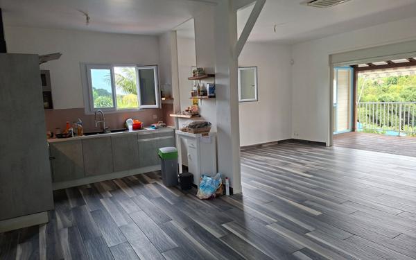 Maison à louer    5 pièces •  Petit-Bourg