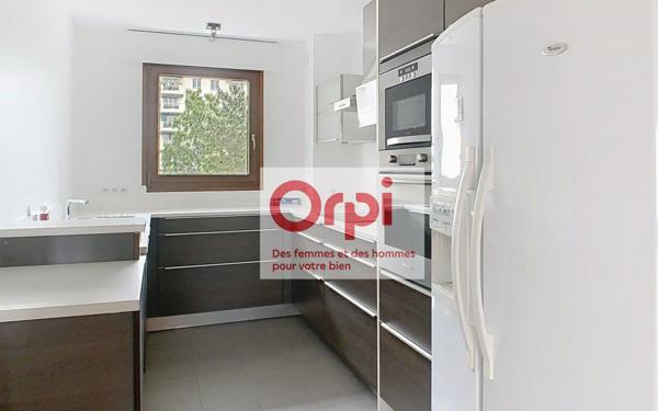 Appartement à vendre    5 pièces • 105,77 m2 Issy-les-Moulineaux