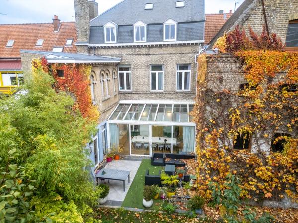 BERGUES INTRA-MUROS : DEMEURE D'EXCEPTION