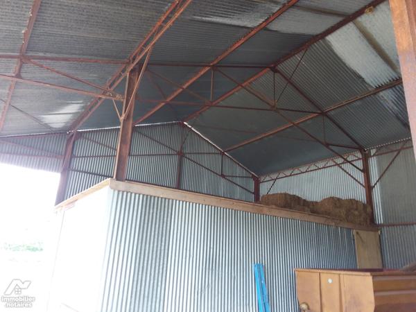 TERRAIN CONSTRUCTIBLE DE 3424 M² DIVISIBLE, AVEC HANGAR