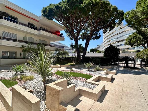 Appartement à VILLENEUVE LOUBET (06270)