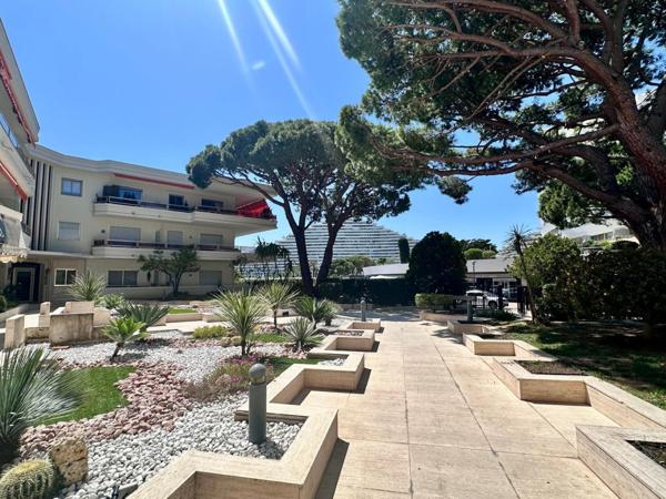 Appartement à VILLENEUVE LOUBET (06270)