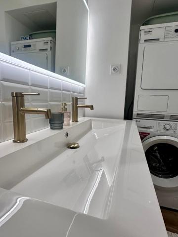 Appartement à VILLENEUVE LOUBET (06270)