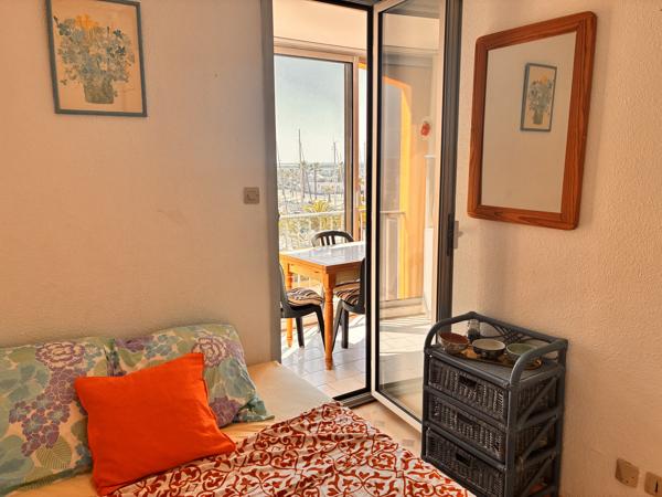 GRUISSAN - RIVE DROITE Appartement de type 2 avec loggia et place de parking privative