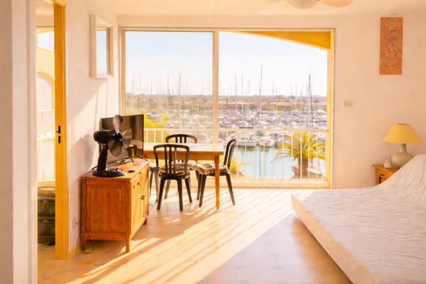 GRUISSAN - RIVE DROITE Appartement de type 2 avec loggia et place de parking privative