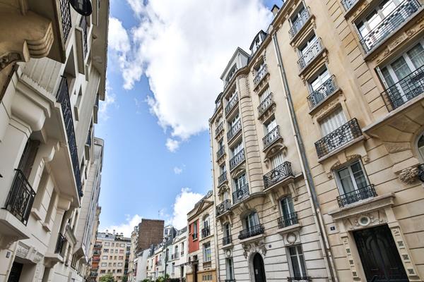 Porte DORE , Bois de Vincennes, 2/3 pièces 55 m², immeuble 1910.