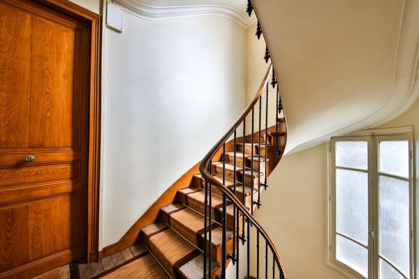 Porte DORE , Bois de Vincennes, 2/3 pièces 55 m², immeuble 1910.