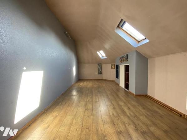 SOLESMES : Immeuble à usage mixte mixte commercial et habitation - LIBRE D'OCCUPATION