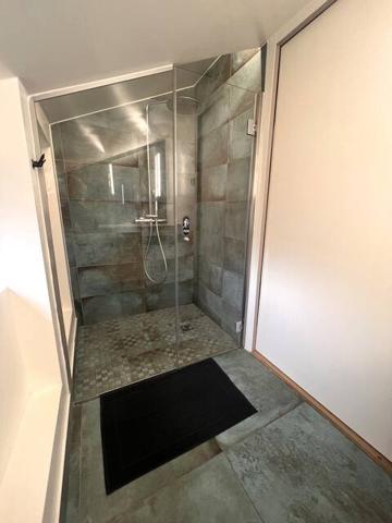 Montreuil (93100) Superbe Loft atypique avec parking privé