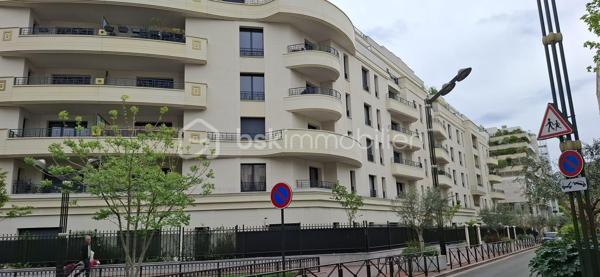 BSK Immobilier et Dorothée BOUCHENINOU vous propose une place de parking au 2eme sous-sol d'un immeuble de standing. Accès facile pour tout type de véhicule. Possibilité de boxer et d'installer une borne électrique (contrat déjà en place au sein de la copropriété).