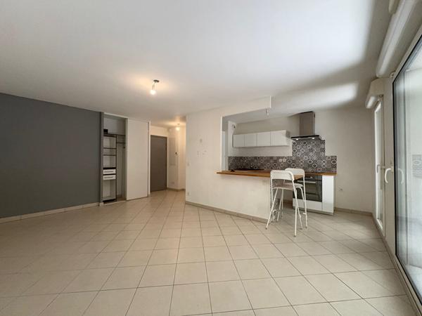 BD BOUYALA D'ARNAUD/MARS 12EME. Appartement type 2 en RDJ avec box