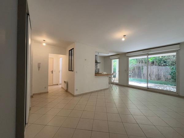 BD BOUYALA D'ARNAUD/MARS 12EME. Appartement type 2 en RDJ avec box