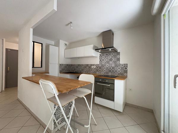 BD BOUYALA D'ARNAUD/MARS 12EME. Appartement type 2 en RDJ avec box