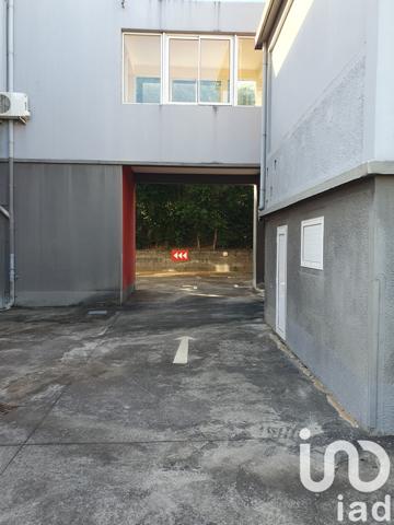 Building for sale 878 m² Saint-Pierre