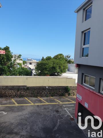 Building for sale 878 m² Saint-Pierre