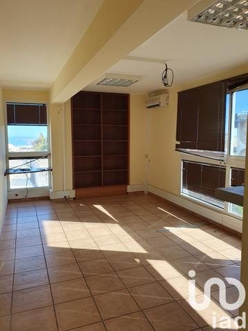 Building for sale 878 m² Saint-Pierre