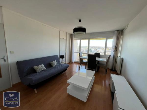 Appartement à louer 2 pièces 58.12m² Laval (53000)