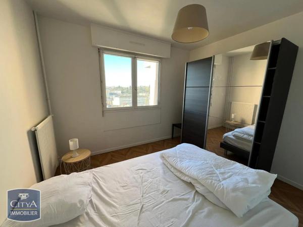 Appartement à louer 2 pièces 58.12m² Laval (53000)