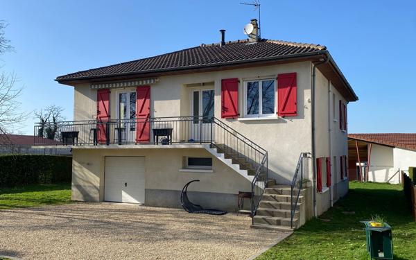 Maison à vendre    5 pièces •  Peyrilhac