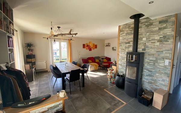 Maison à vendre    5 pièces •  Peyrilhac