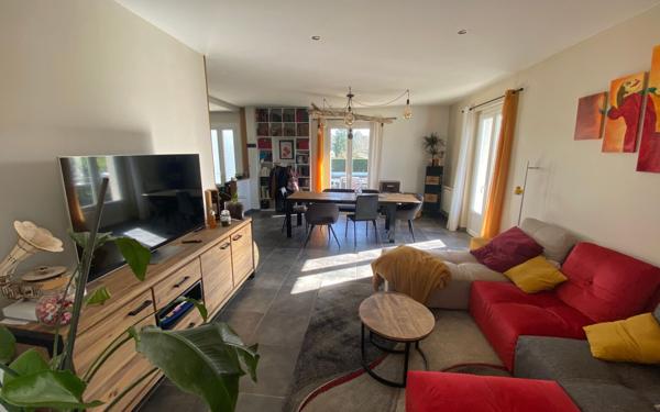 Maison à vendre    5 pièces •  Peyrilhac