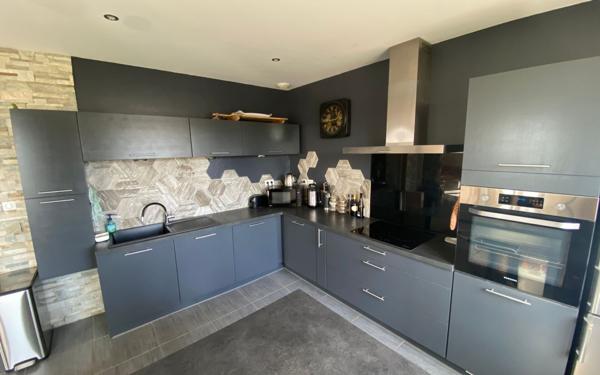 Maison à vendre    5 pièces •  Peyrilhac