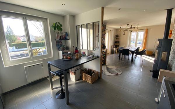 Maison à vendre    5 pièces •  Peyrilhac