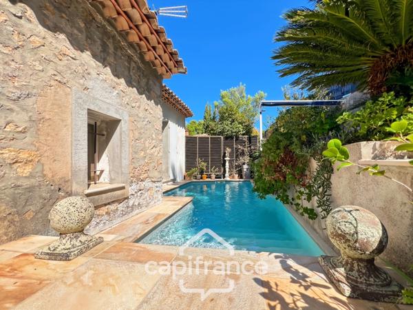 Maison à vendre 6 pièces HYERES (83) - Charme de l'ancien - 4 chambres - 200m2 habitables - Piscine - possibilité 2 appartements.